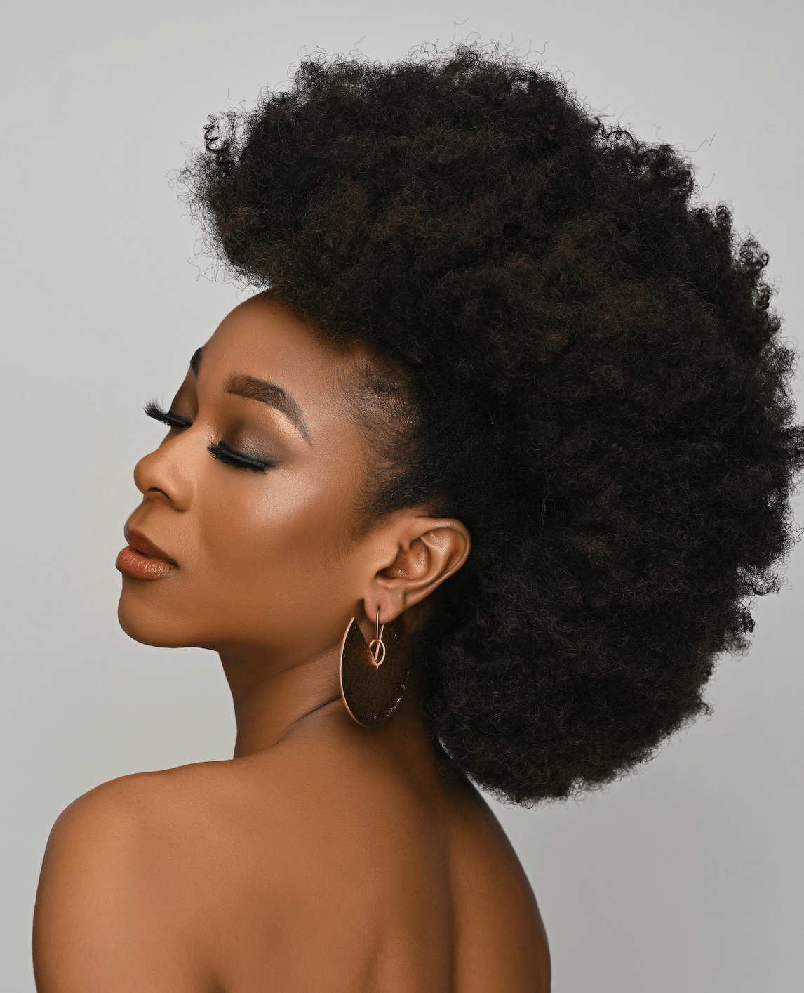 6CM Elegant African Hammered Brass Statement Earrings – Bold Gold Disc Design - Fatisha Boutique