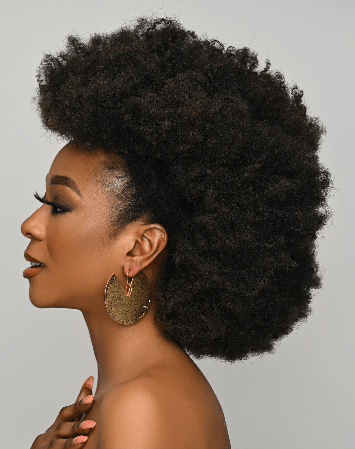 6CM Elegant African Hammered Brass Statement Earrings – Bold Gold Disc Design - Fatisha Boutique