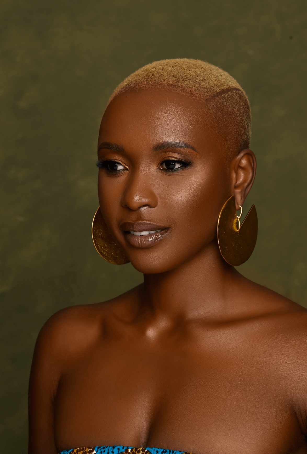8cm Elegant Hammered Brass Statement Earrings – Handmade African Gold - Tone Drop Earrings - Fatisha Boutique