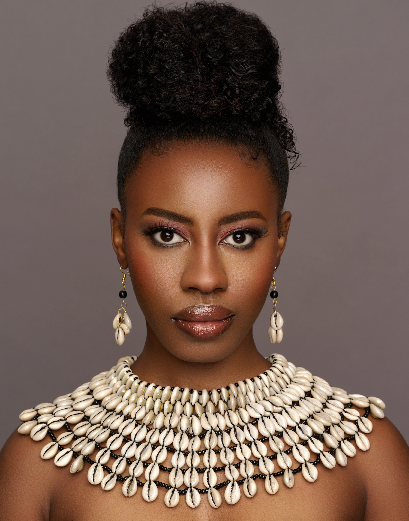 Authentic African Craftsmanship Ethnic Cowrie Sea Shell Beaded Collar Bib Neckla