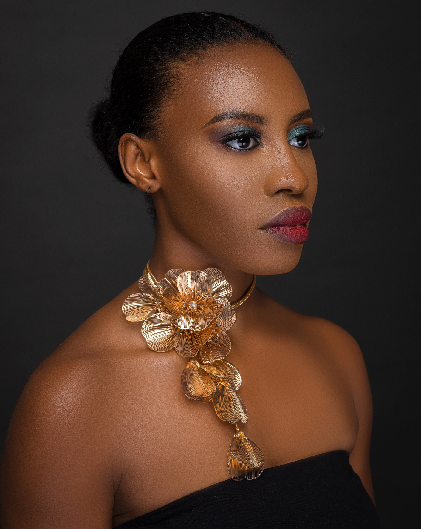 Bohemian Gold Flower Statement Choker Necklace – Elegant Fashion Jewellery Piece