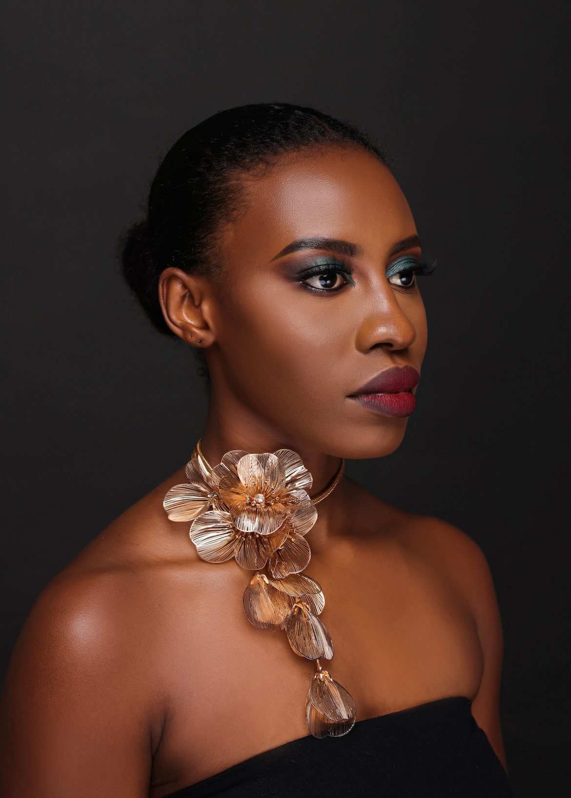 Bohemian Gold Flower Statement Choker Necklace – Elegant Fashion Jewellery Piece