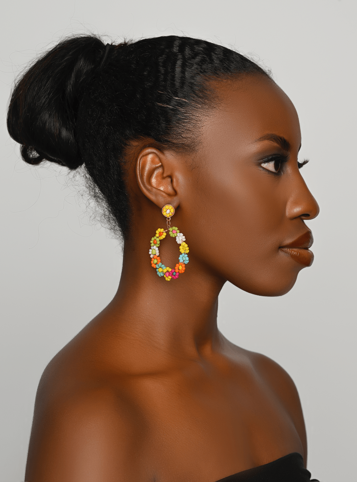 Beaded Daisy Flower Design Dangle Earrings - Fatisha Boutique