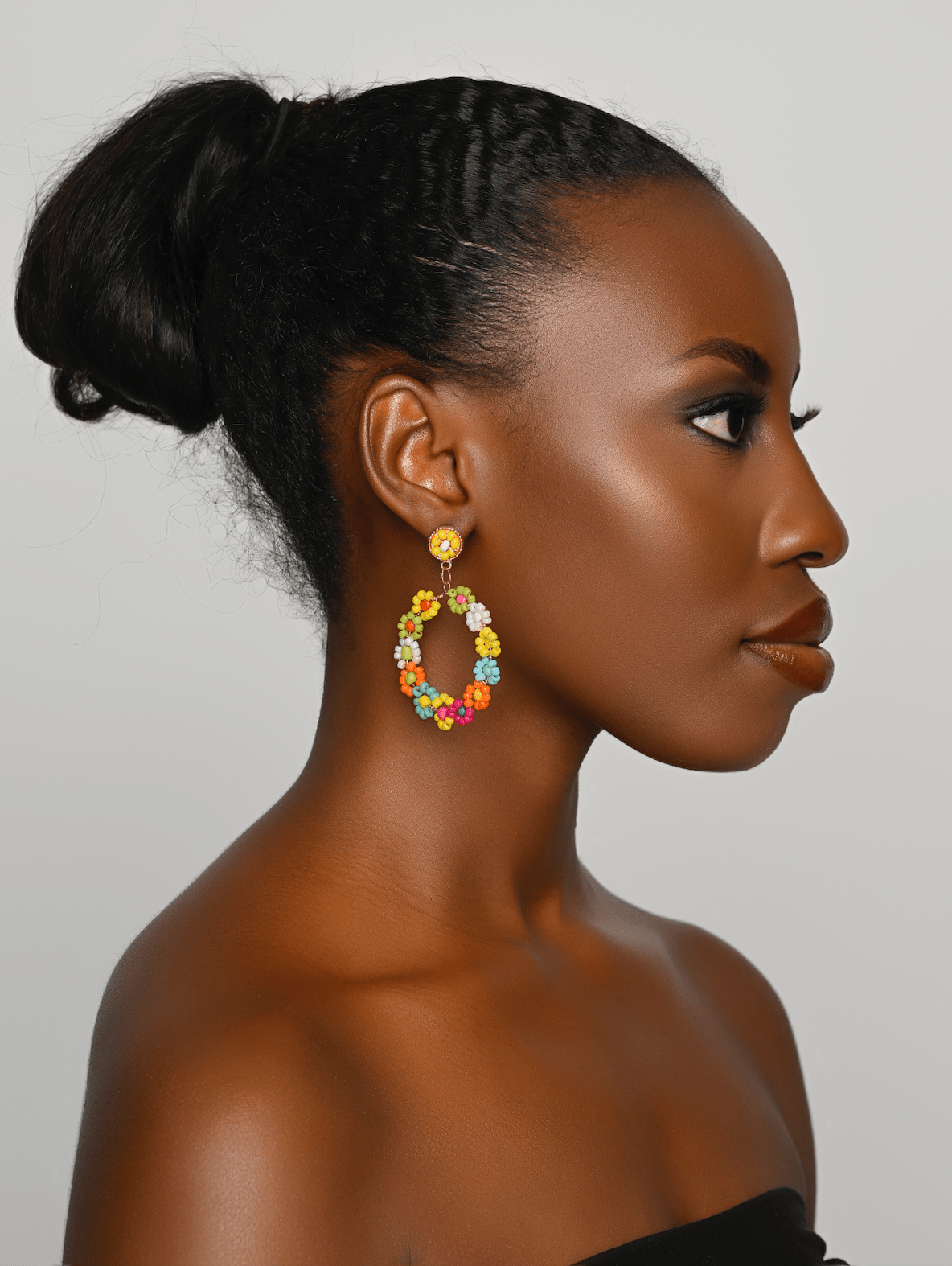 Beaded Daisy Flower Design Dangle Earrings - Fatisha Boutique