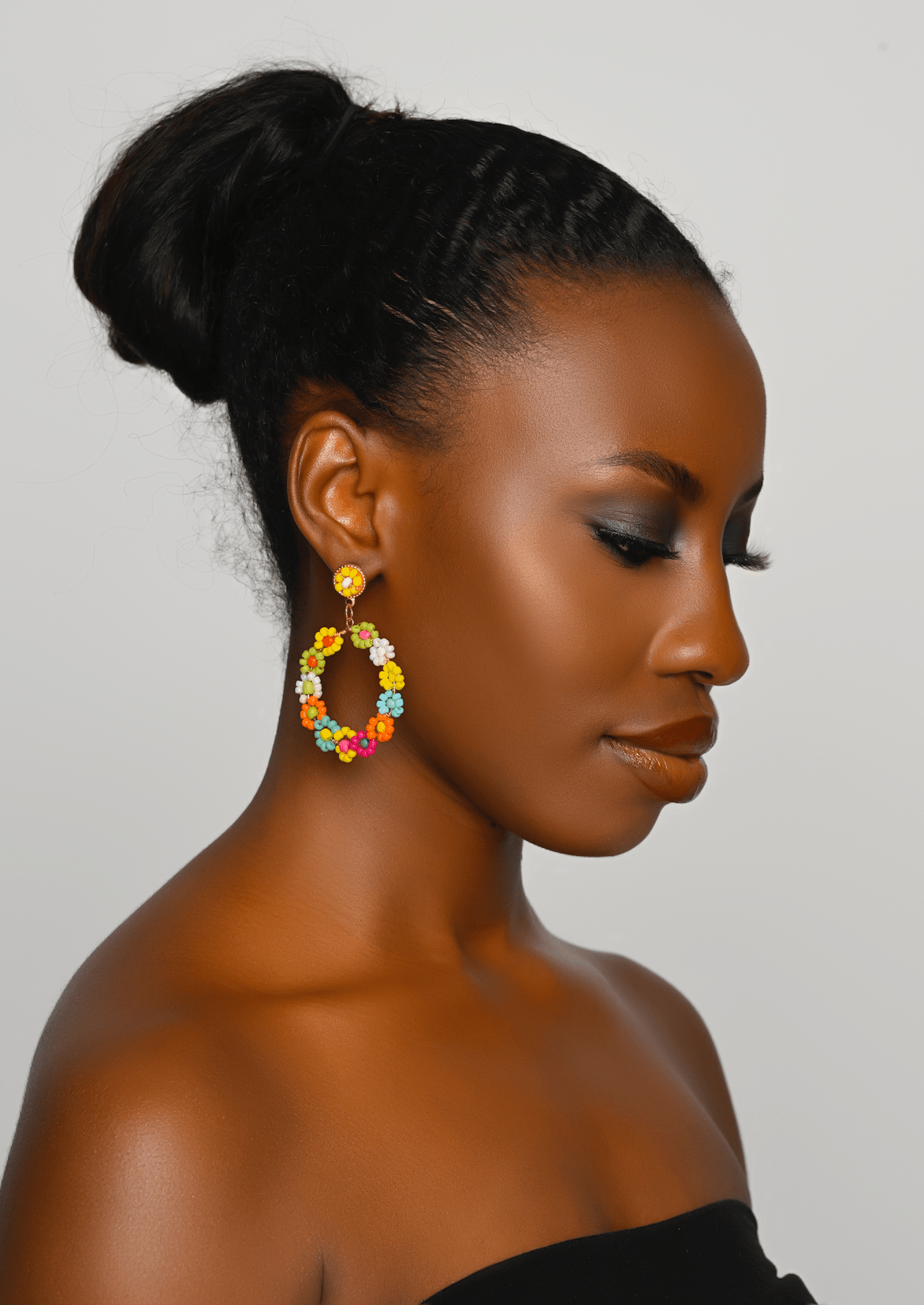 Beaded Daisy Flower Design Dangle Earrings - Fatisha Boutique