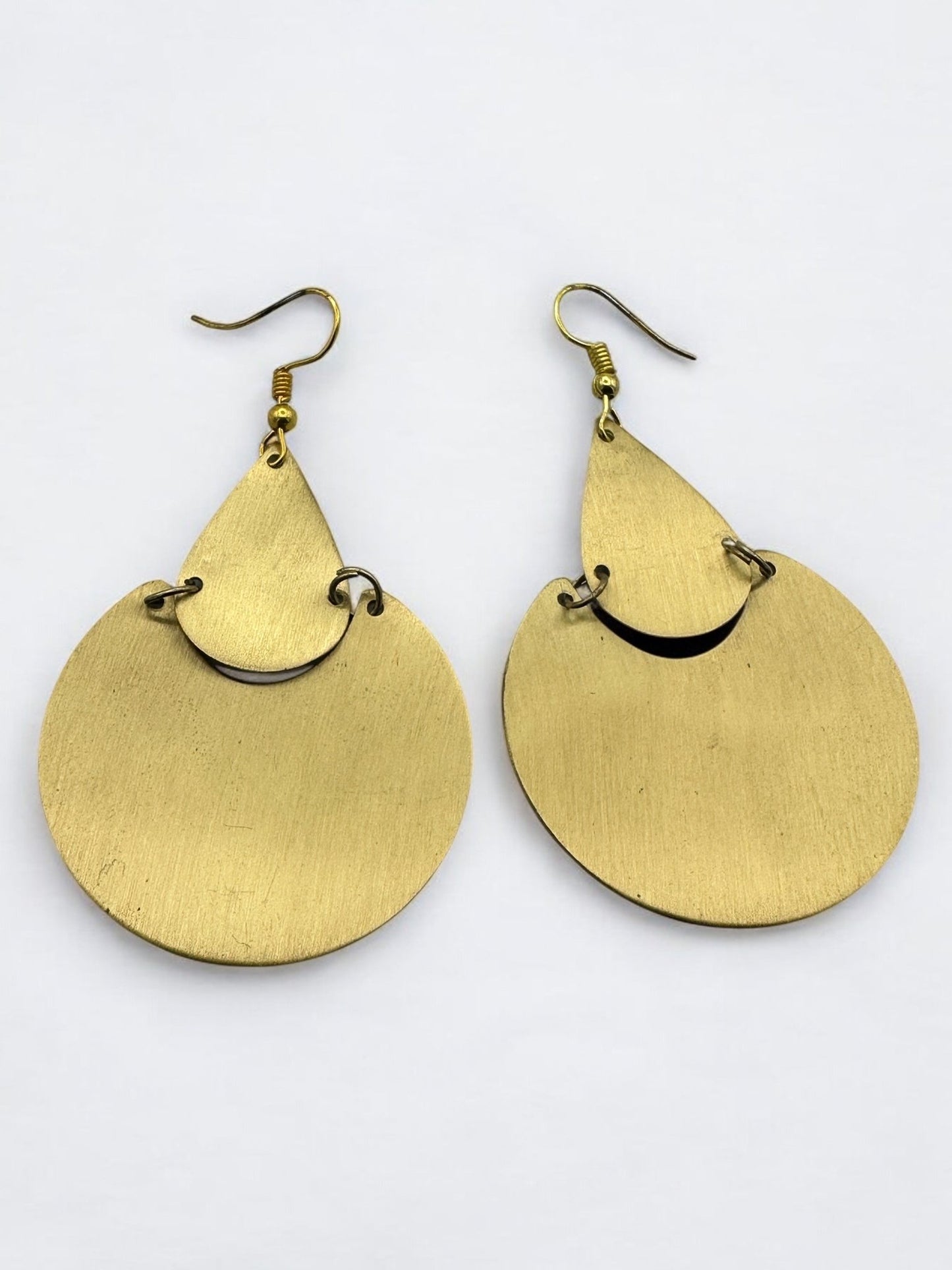 Elegant Brass Dangle Earrings – Modern Teardrop Design - Fatisha Boutique