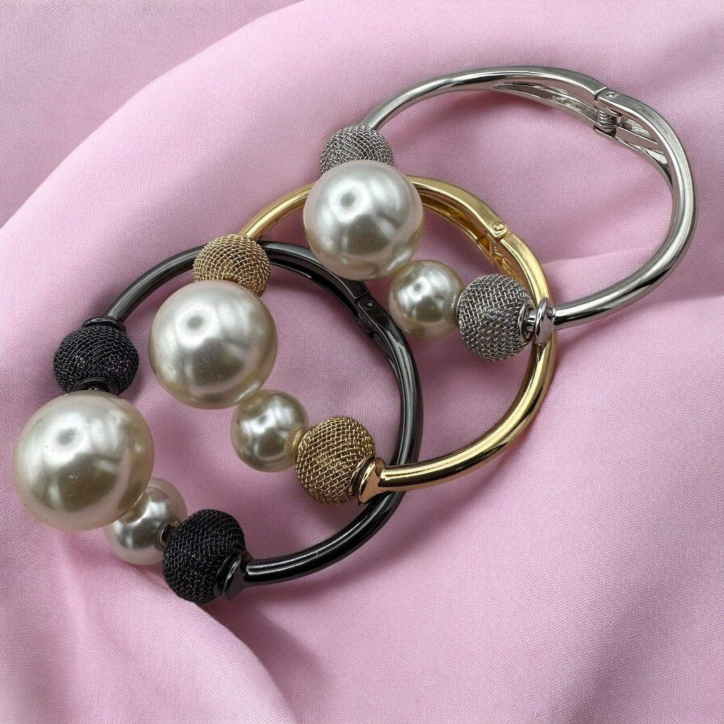 Elegant Pearl & Mesh Bead Bangle Bracelet - Fatisha Boutique