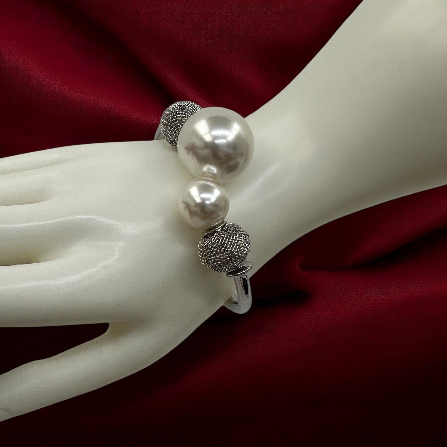 Elegant Pearl & Mesh Bead Bangle Bracelet - Fatisha Boutique