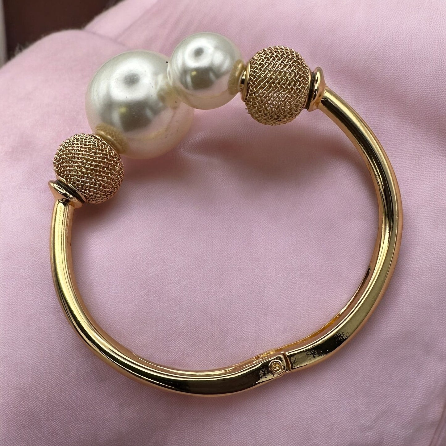 Elegant Pearl & Mesh Bead Bangle Bracelet - Fatisha Boutique