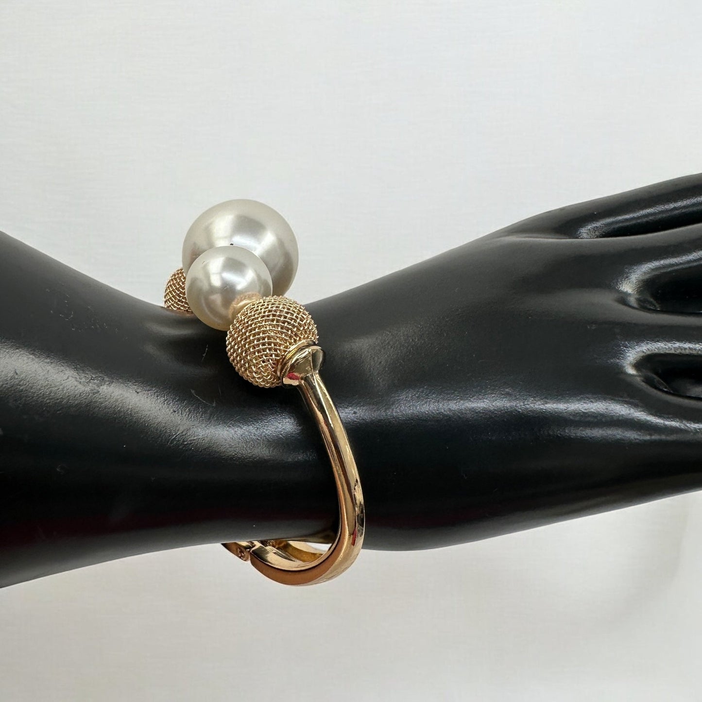 Elegant Pearl & Mesh Bead Bangle Bracelet - Fatisha Boutique