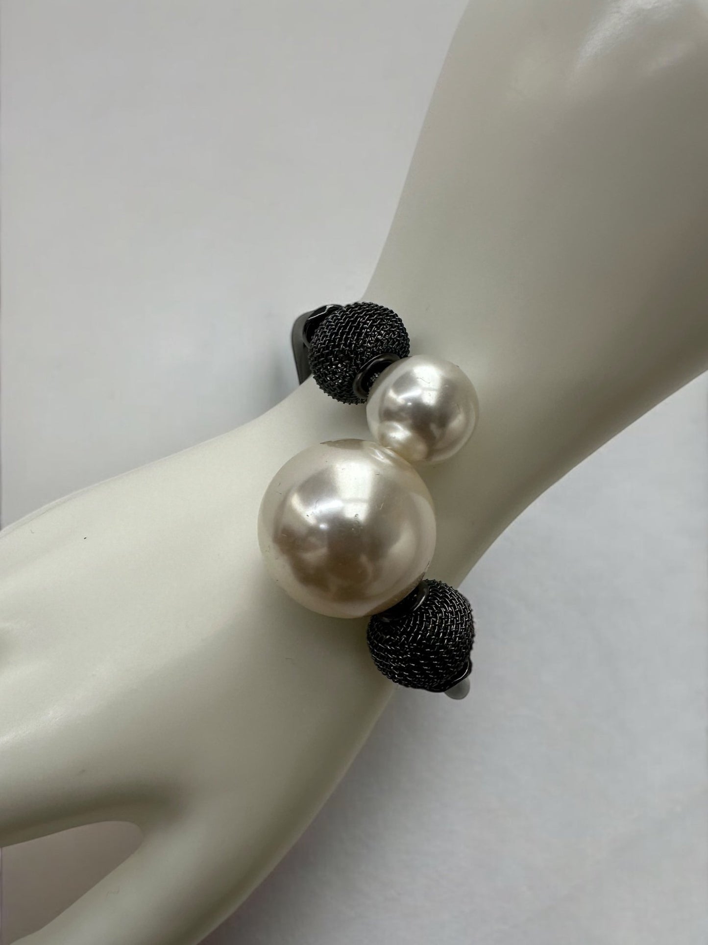 Elegant Pearl & Mesh Bead Bangle Bracelet - Fatisha Boutique