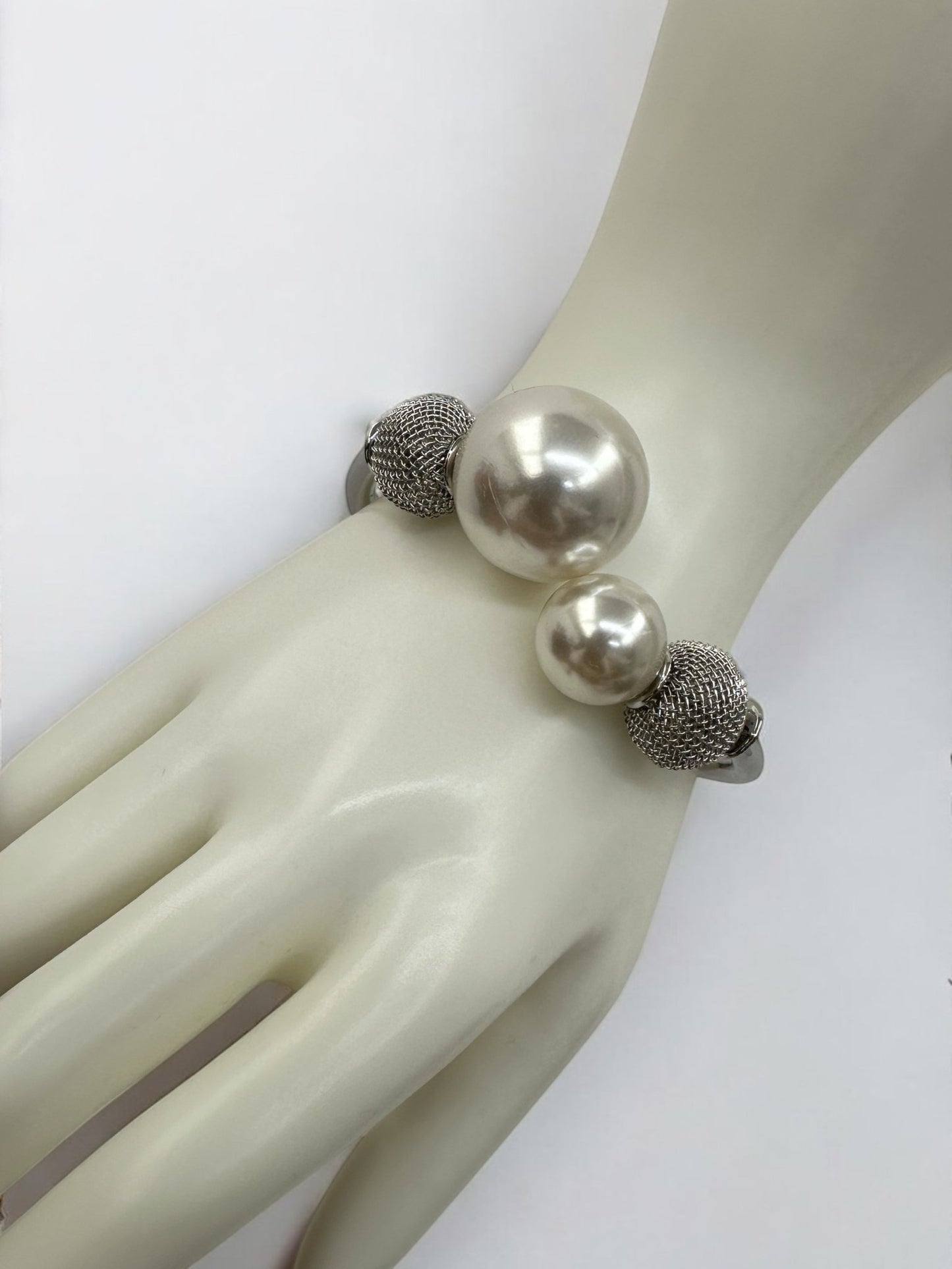 Elegant Pearl & Mesh Bead Bangle Bracelet - Fatisha Boutique