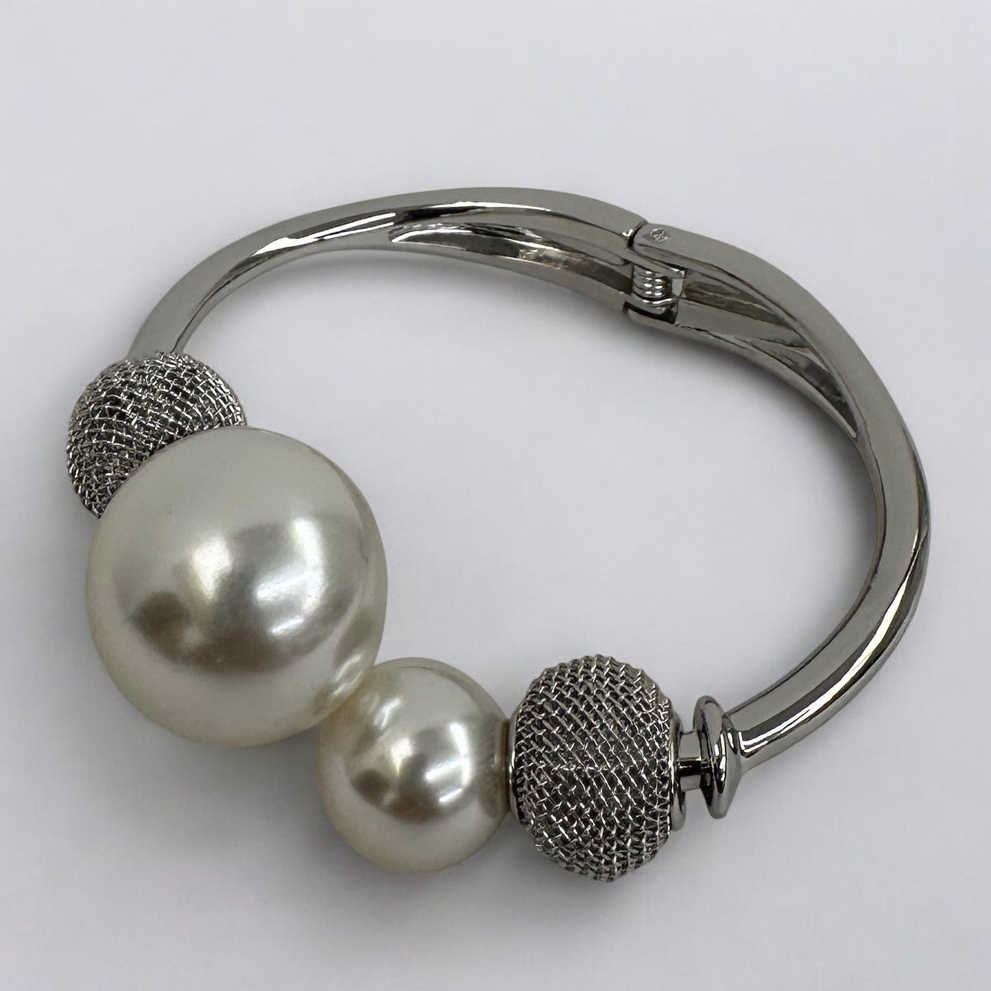 Elegant Pearl & Mesh Bead Bangle Bracelet - Fatisha Boutique