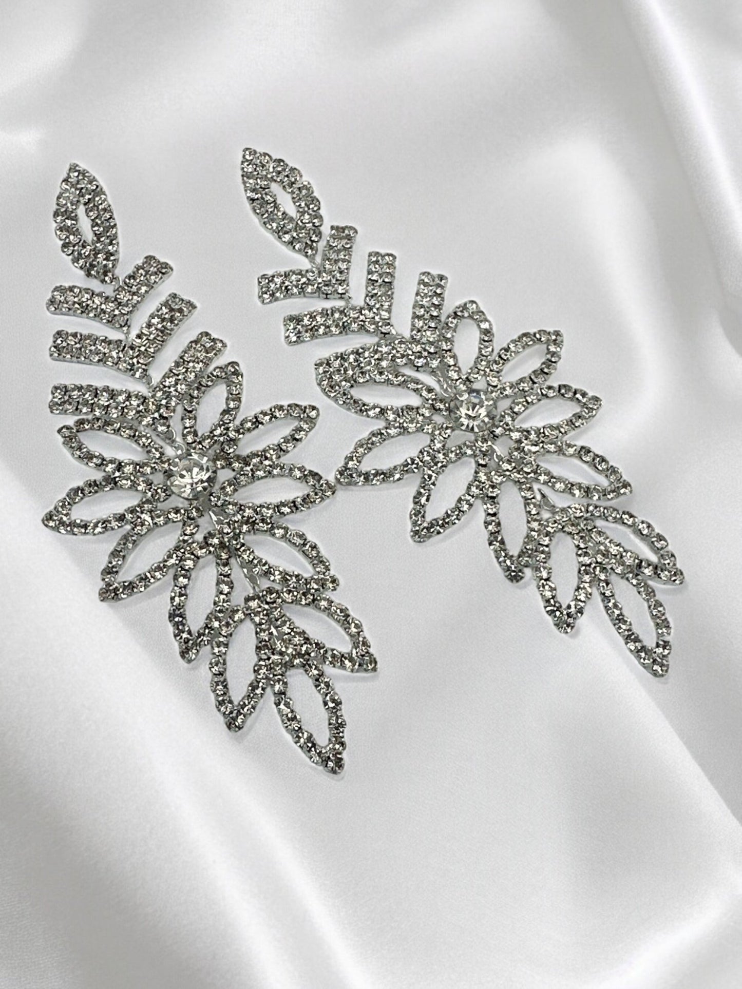 Long Elegant Rhinestones Dangle Statement Earrings - Fatisha Boutique
