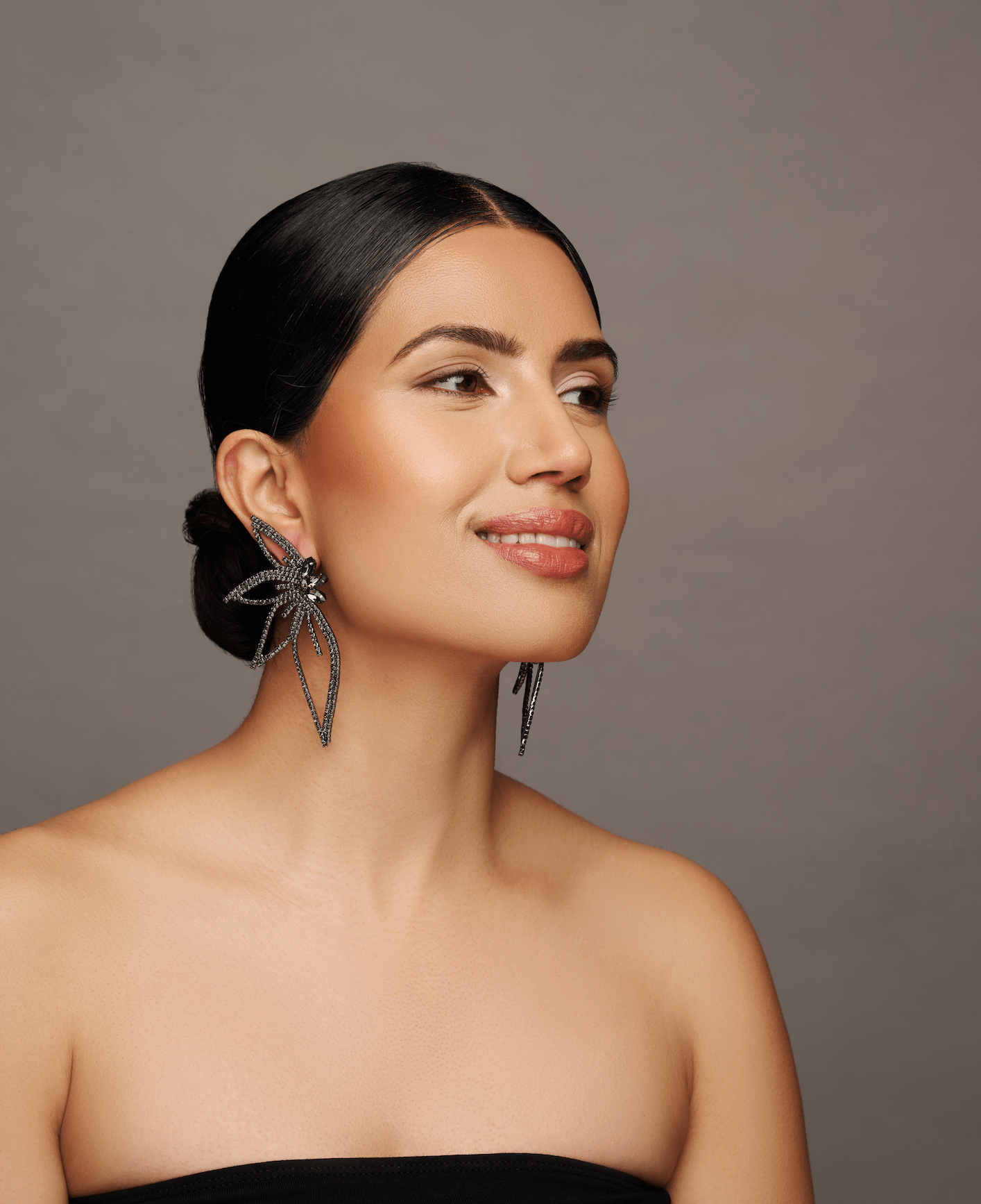 Luxury Rhinestones Flower Shape Designed Statement Stud Earrings - Fatisha Boutique