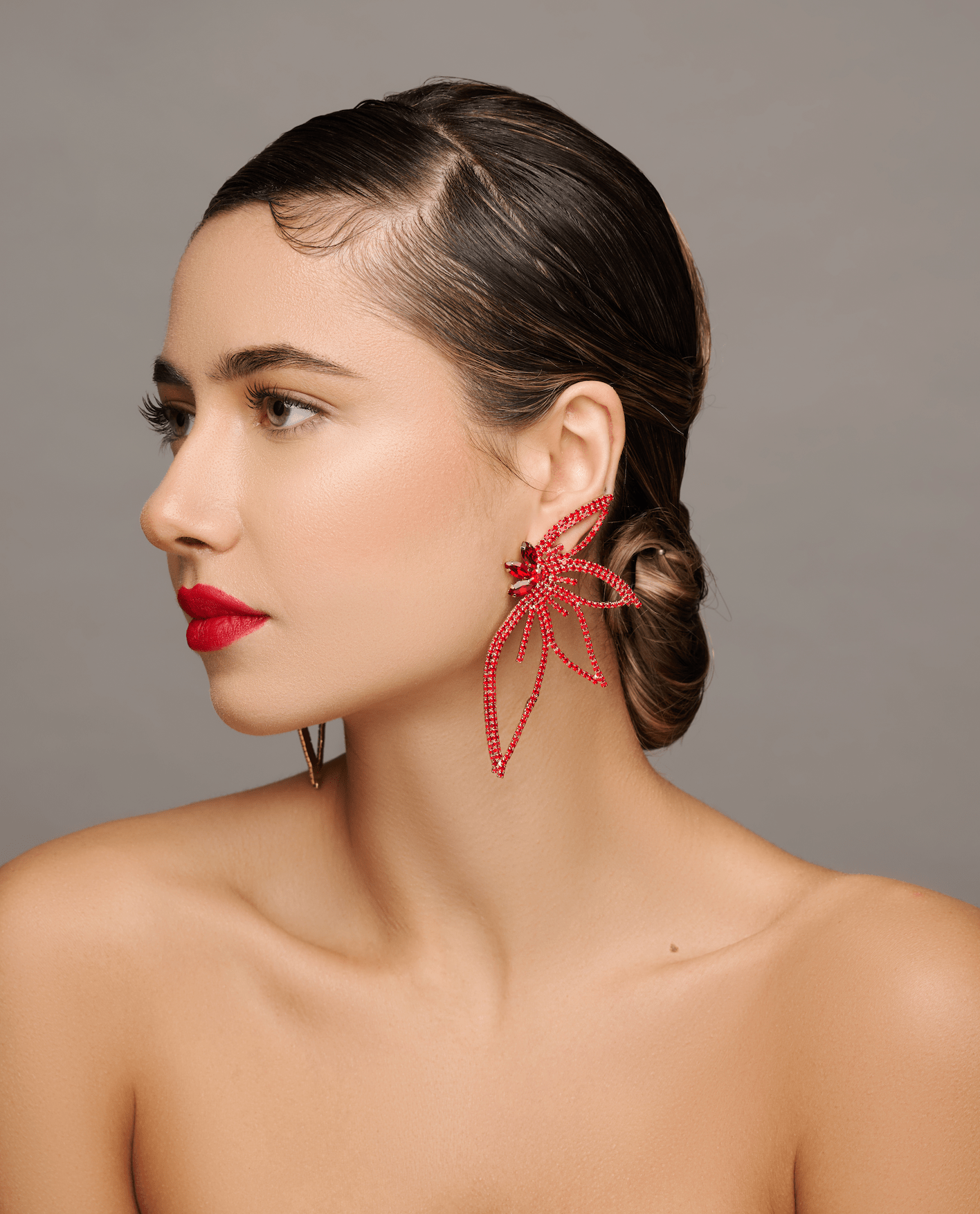 Luxury Rhinestones Flower Shape Designed Statement Stud Earrings - Fatisha Boutique
