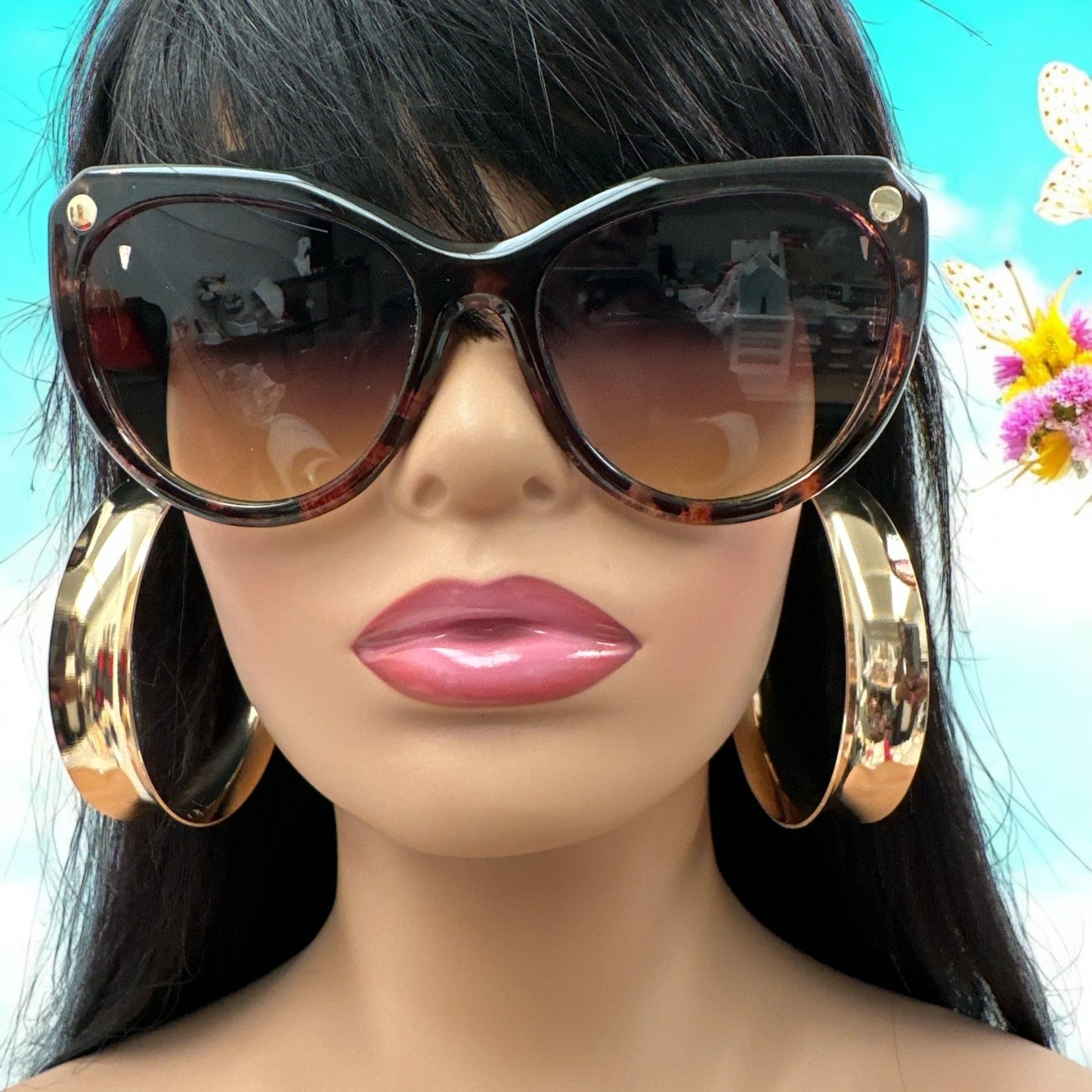 Trendy Oversized UV400 Sunglasses – Bold “V” Gold Accent - Fatisha Boutique