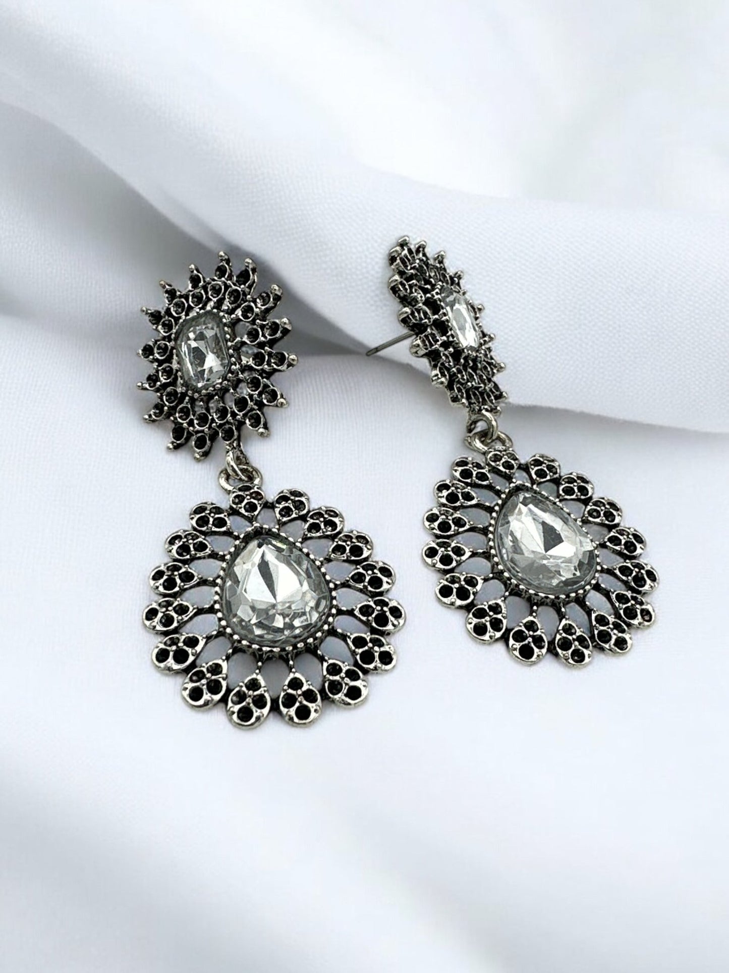 Vintage - Style Crystal Drop Earrings – Elegant Teardrop and Floral Design - Fatisha Boutique