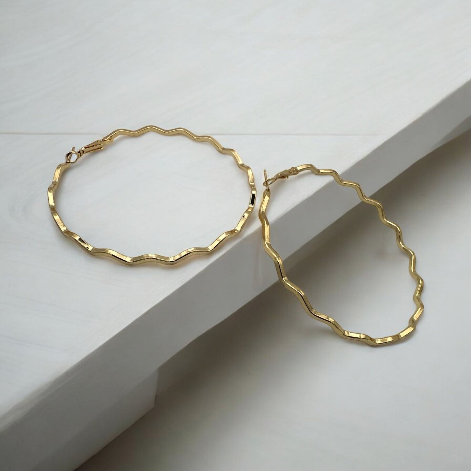 8cm Wavy Hoop Earrings - Elegant Statement Jewellery - Fatisha Boutique