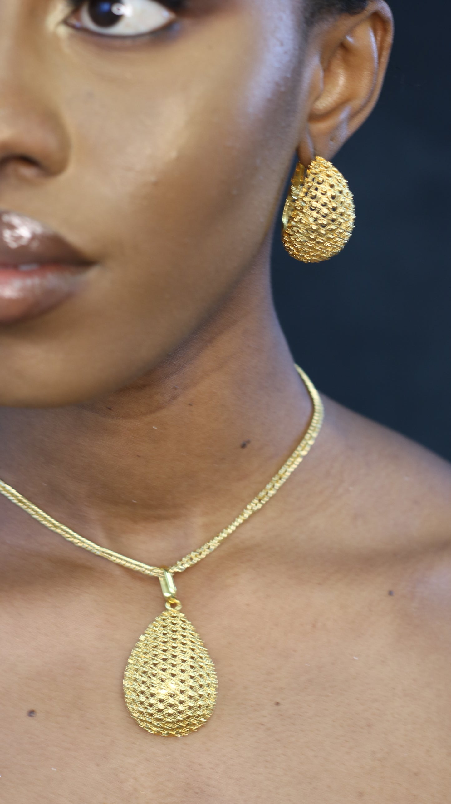 Elegant 24K Gold Plated Metal Necklace Set