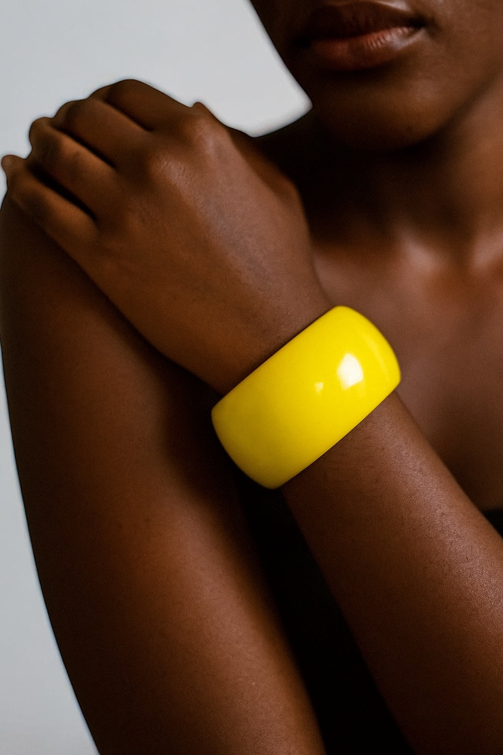 Big Yellow Resin Statement Bangle – Chunky Bold Retro Fashion Bracelet