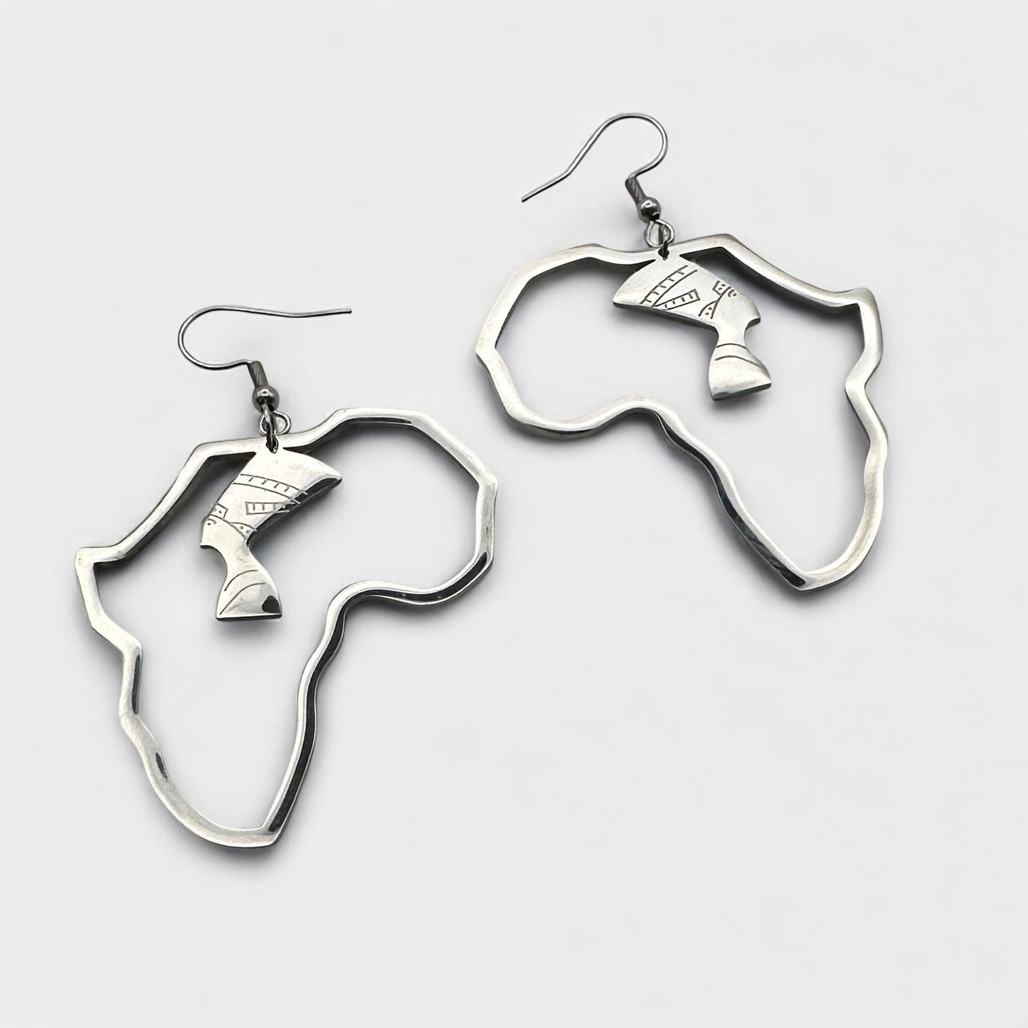 Medium Africa Map Earrings with Queen Nefertiti – Gold or Silver