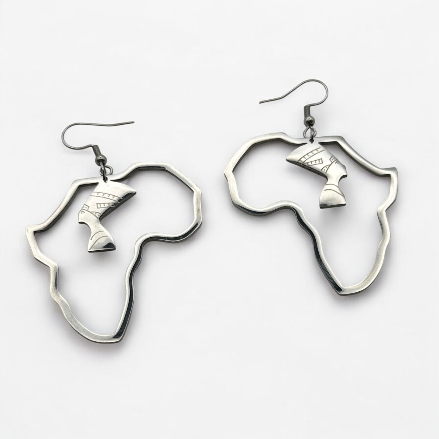 Medium Africa Map Earrings with Queen Nefertiti – Gold or Silver