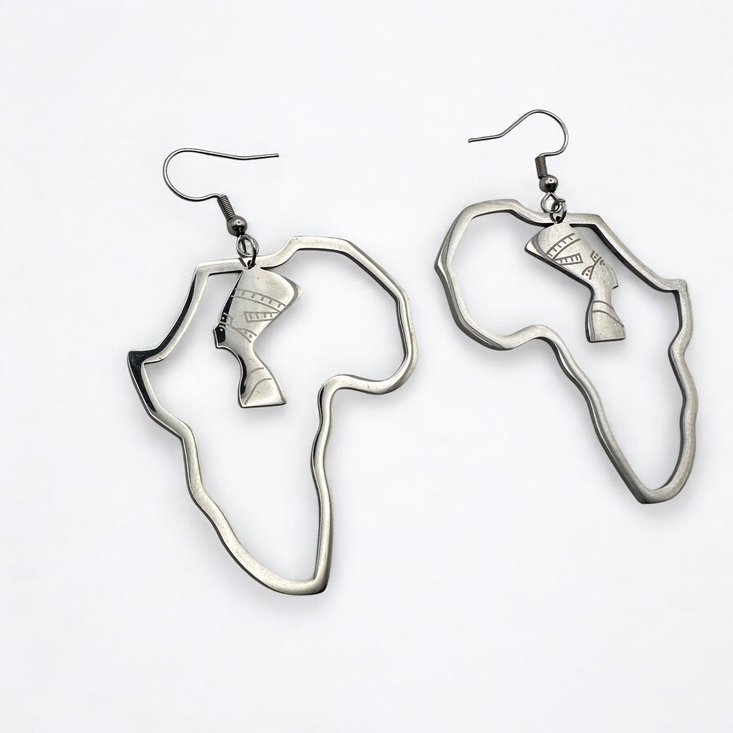 Medium Africa Map Earrings with Queen Nefertiti – Gold or Silver