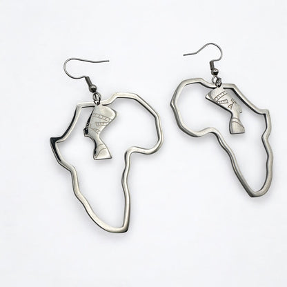 Medium Africa Map Earrings with Queen Nefertiti – Gold or Silver