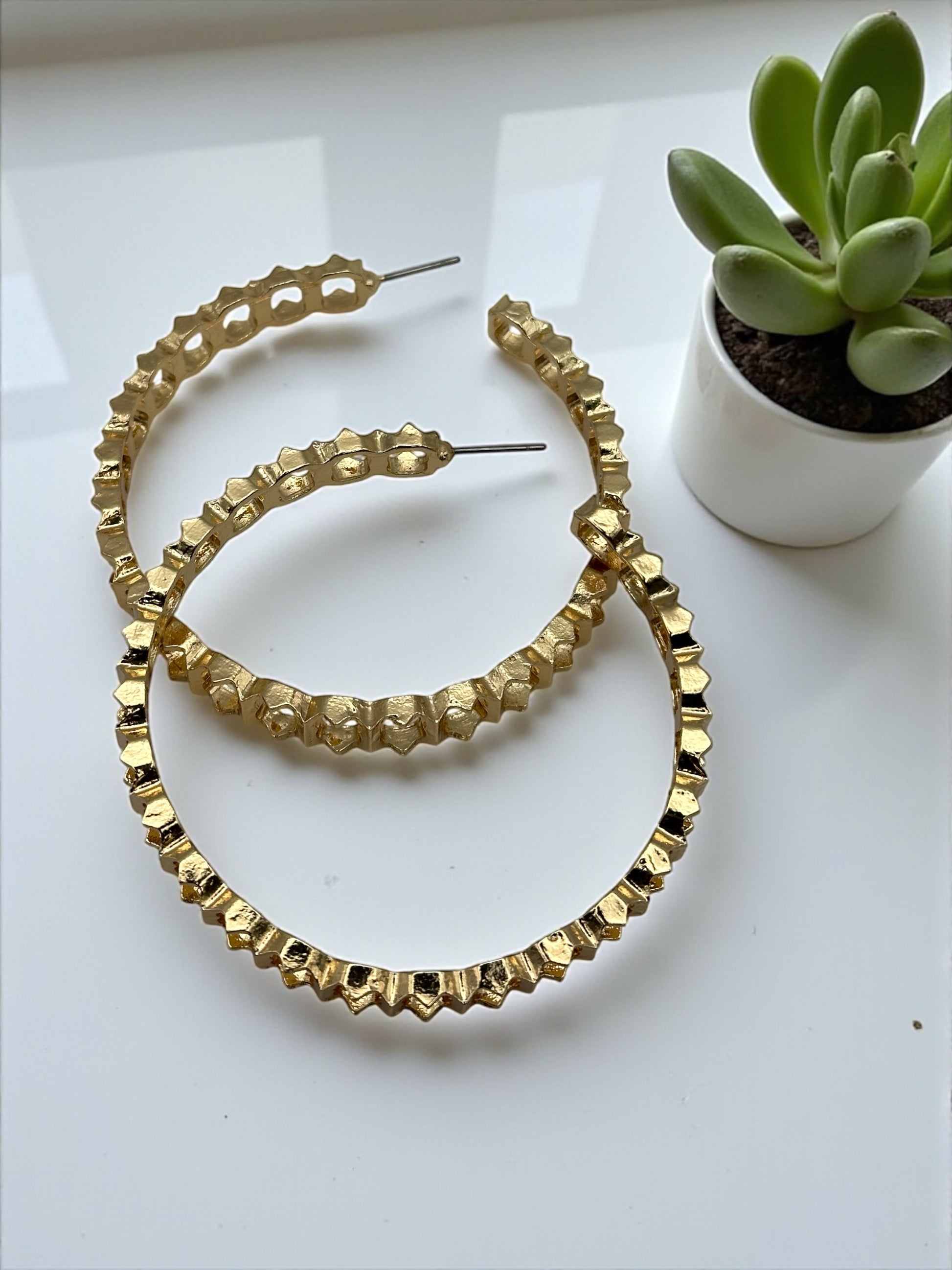 Bold 6CM Chunky Statement Hoop Earrings – Gold Oversized Fashion Hoops for Women - Fatisha Boutique #