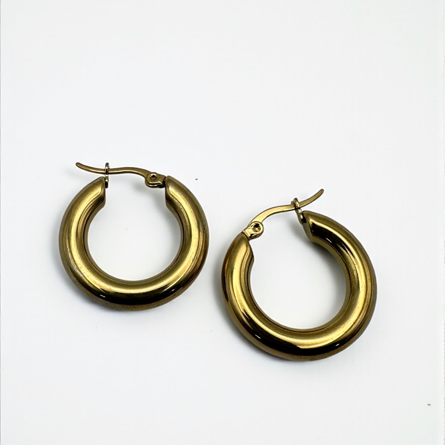 Stainless Steel Hoop Earrings – Minimalist Unisex Small Everyday Hoops in Gold & Silver - Fatisha Boutique #