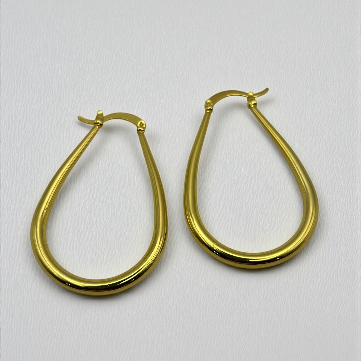 Minimal Gold Oval Hoop Earrings – 5CM Lightweight Elegant Everyday Jewellery - Fatisha Boutique #
