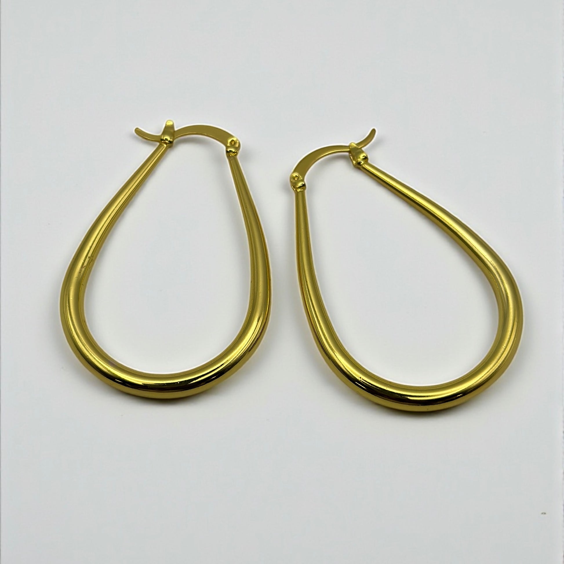 Minimal Gold Oval Hoop Earrings – 5CM Lightweight Elegant Everyday Jewellery - Fatisha Boutique #