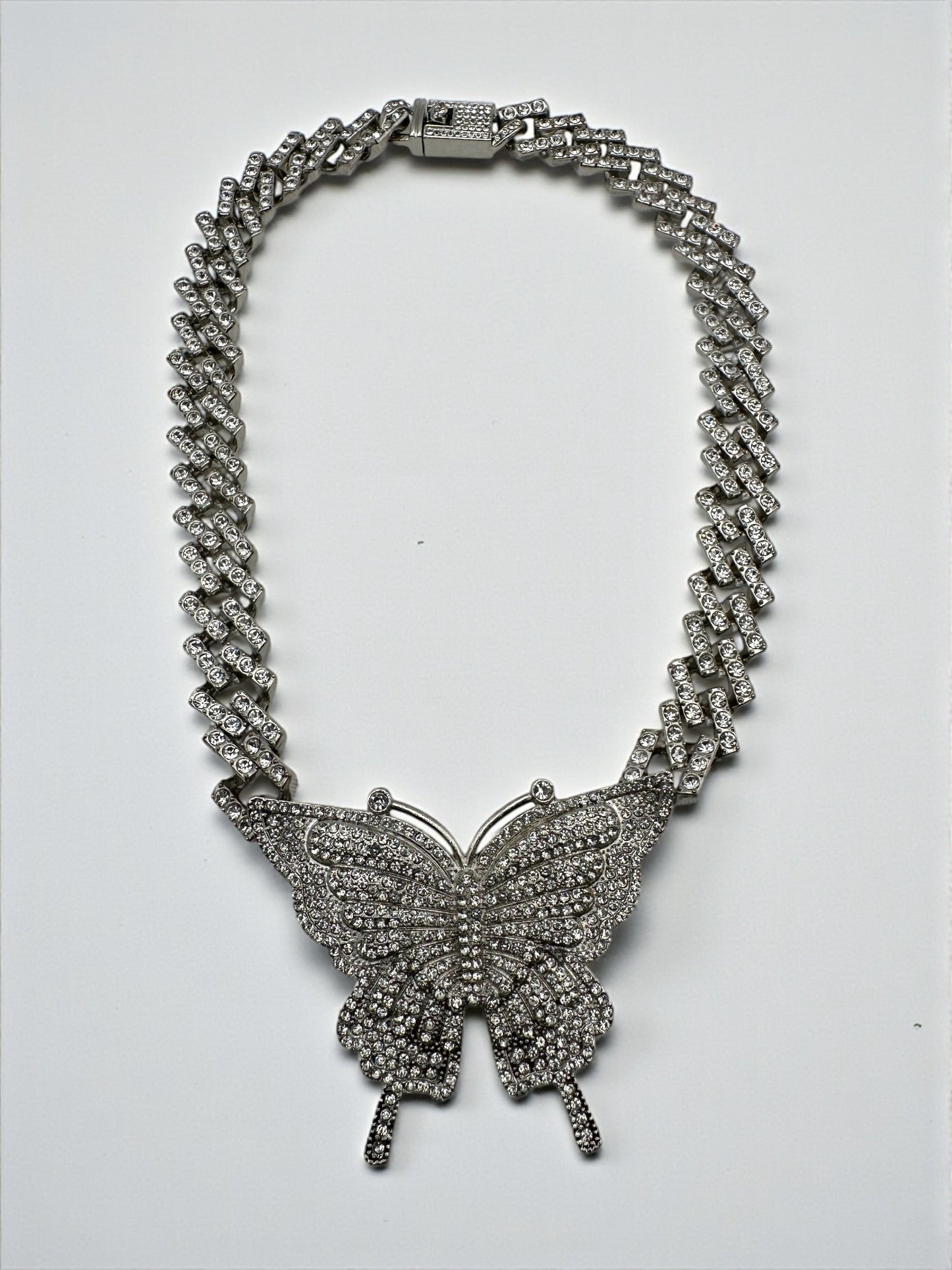 Elegant Rhinestone Cuban Butterfly Pendant Necklace – Sparkling Statement Jewellery in Gold & Silver