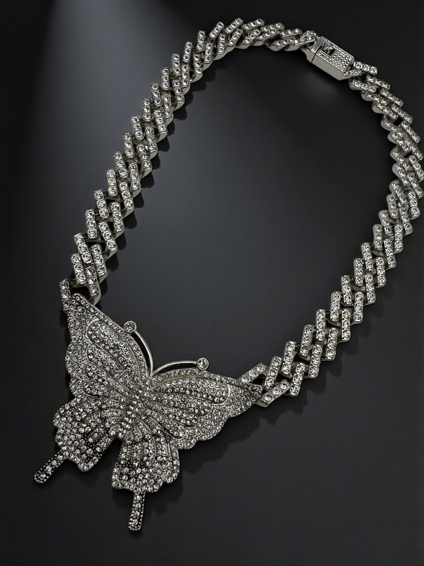 Elegant Rhinestone Cuban Butterfly Pendant Necklace – Sparkling Statement Jewellery in Gold & Silver