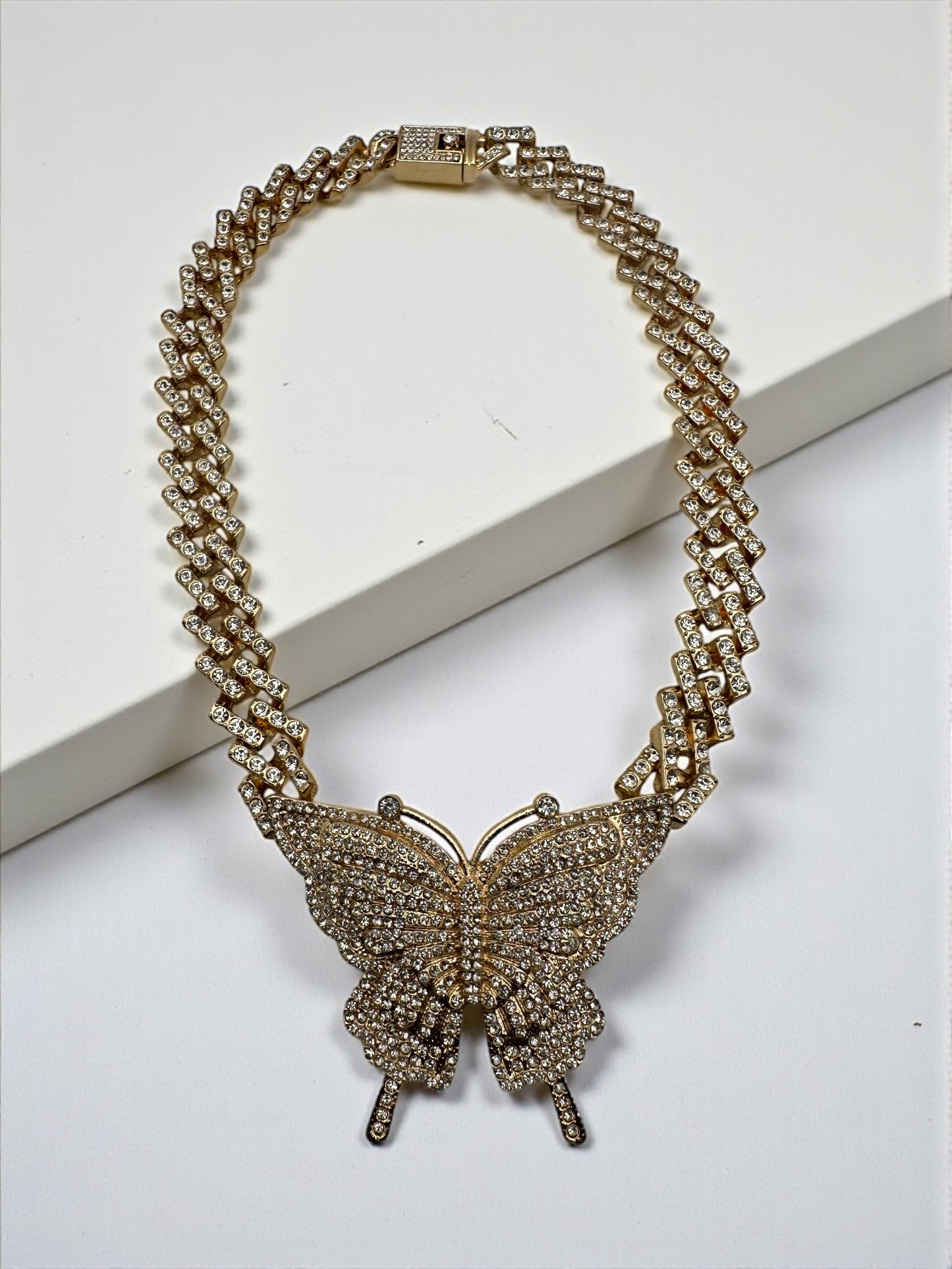 Elegant Rhinestone Cuban Butterfly Pendant Necklace – Sparkling Statement Jewellery in Gold & Silver