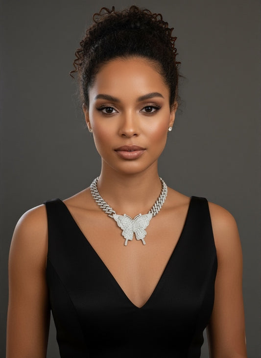 Elegant Rhinestone Cuban Butterfly Pendant Necklace – Sparkling Statement Jewellery in Gold & Silver
