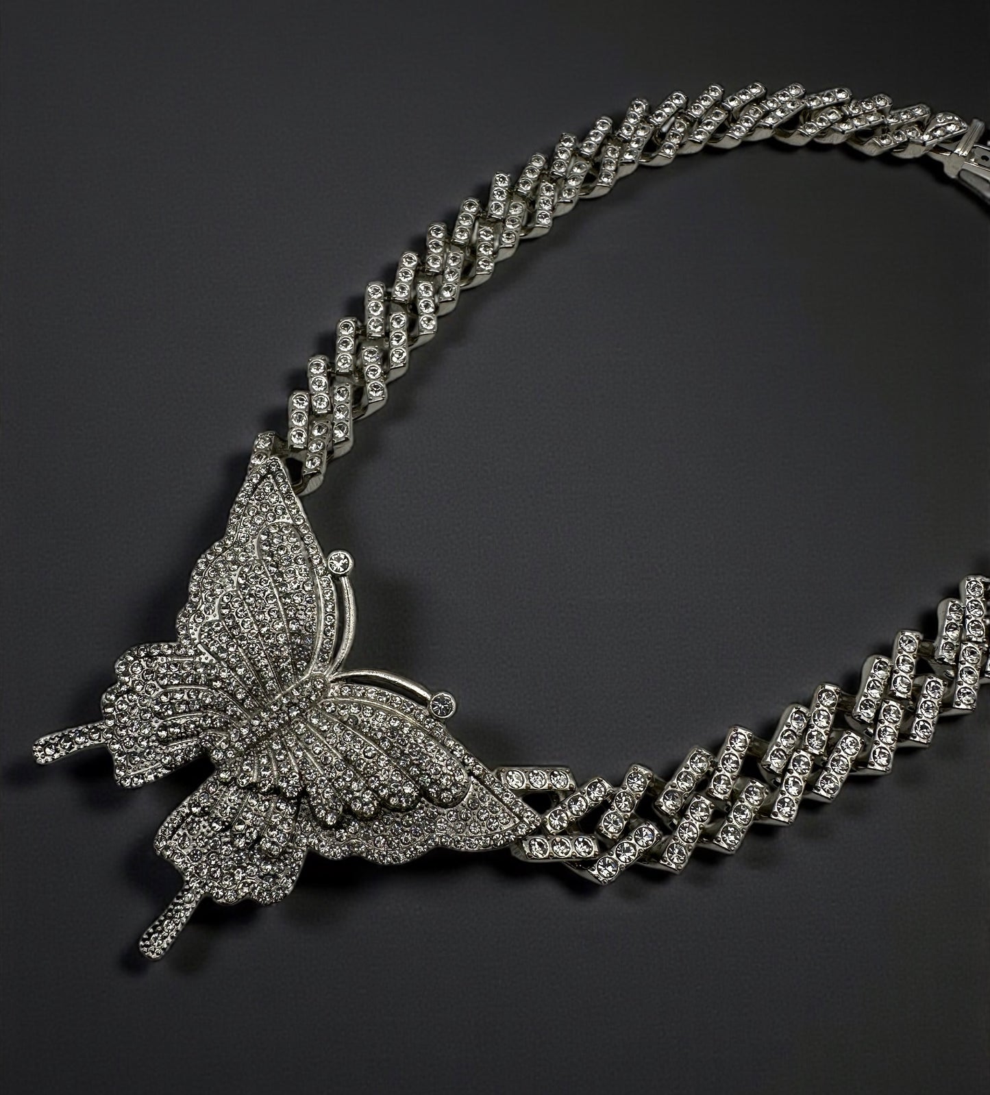 Elegant Rhinestone Cuban Butterfly Pendant Necklace – Sparkling Statement Jewellery in Gold & Silver