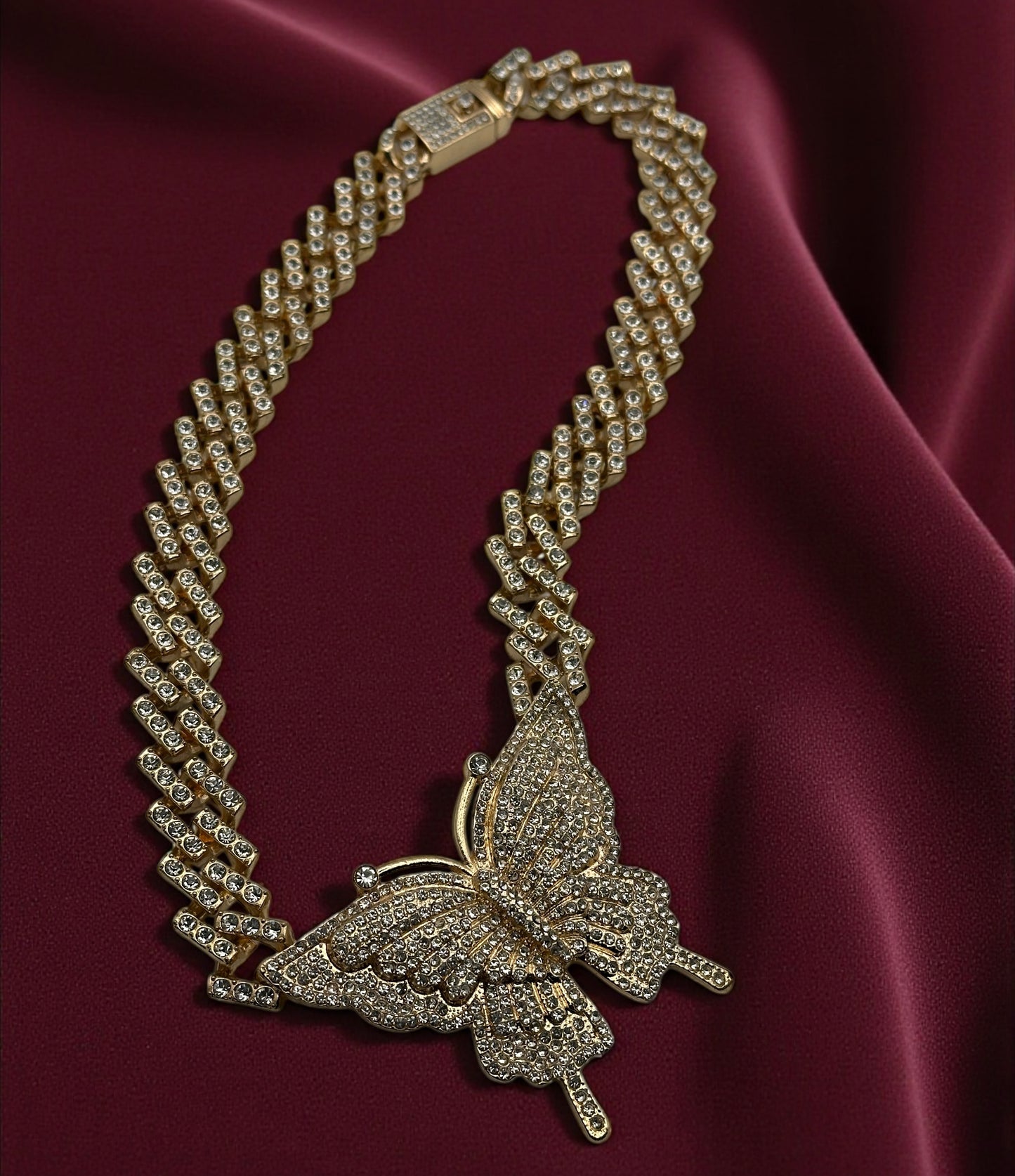 Elegant Rhinestone Cuban Butterfly Pendant Necklace – Sparkling Statement Jewellery in Gold & Silver