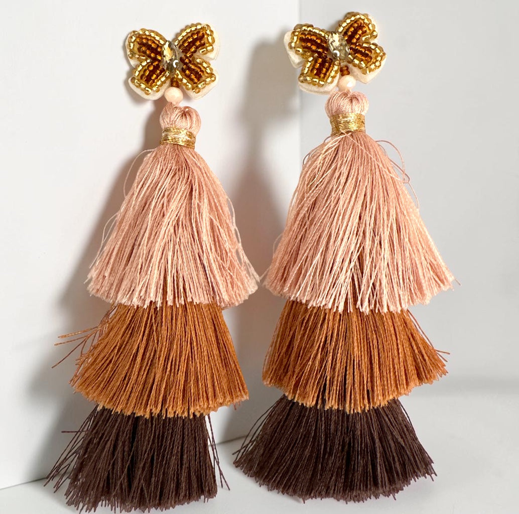 Boucles d'oreilles bohème longues à pompons marron – Bijou fantaisie à fils ombrés fait main Fatisha Boutique