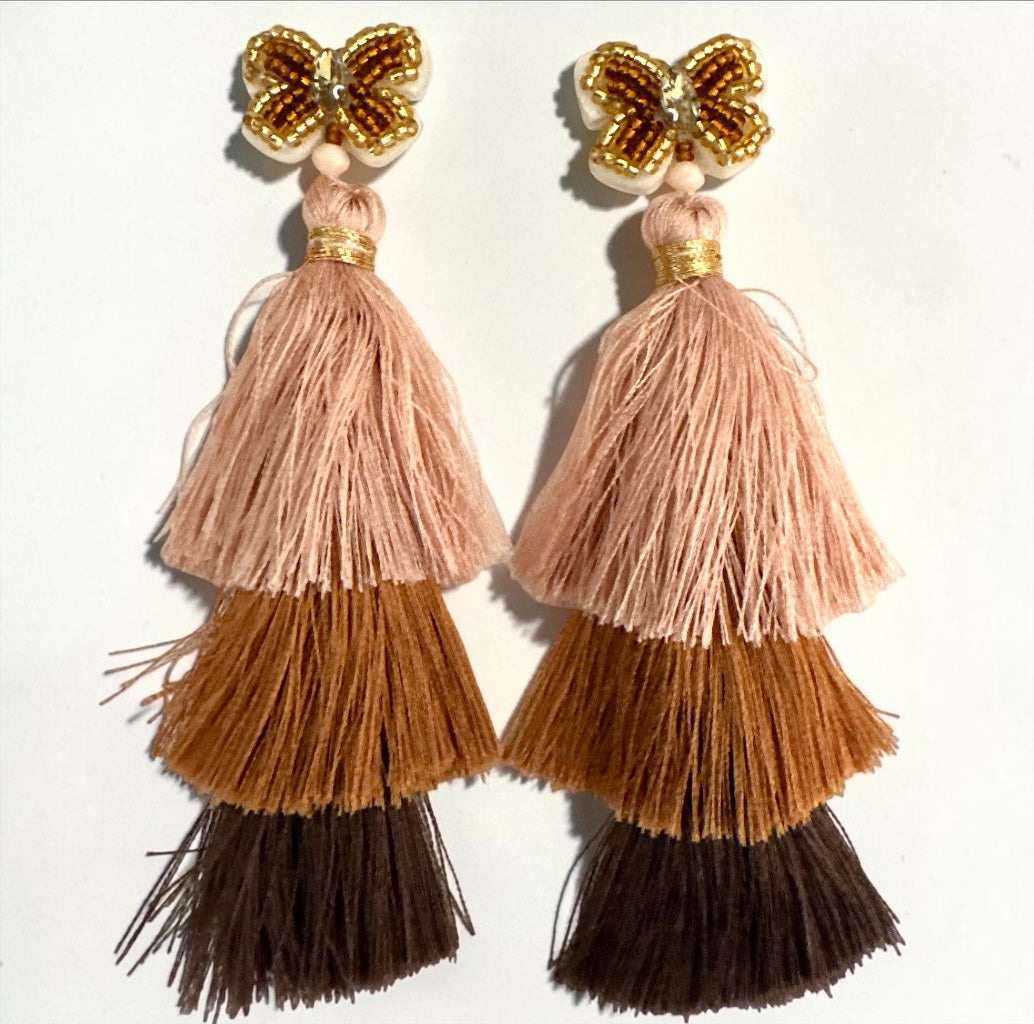 Boucles d'oreilles bohème longues à pompons marron – Bijou fantaisie à fils ombrés fait main
