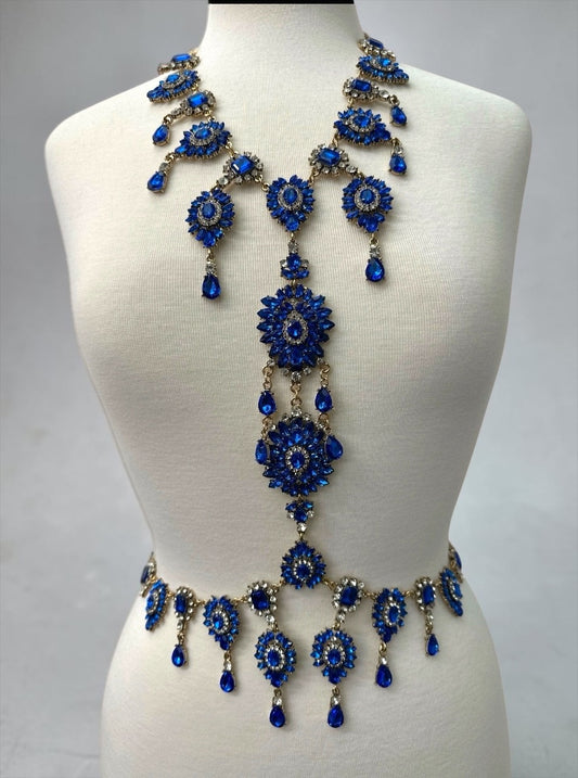 Luxuriöse blaue Statement-Körperkette mit Strasssteinen – Kristallschmuck für Braut und Abendgarderobe