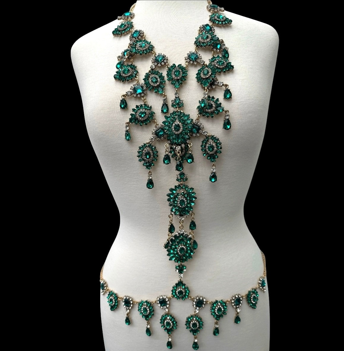 Luxury Emerald Green Crystal Body Chain – Statement Rhinestone Body Jewellery
