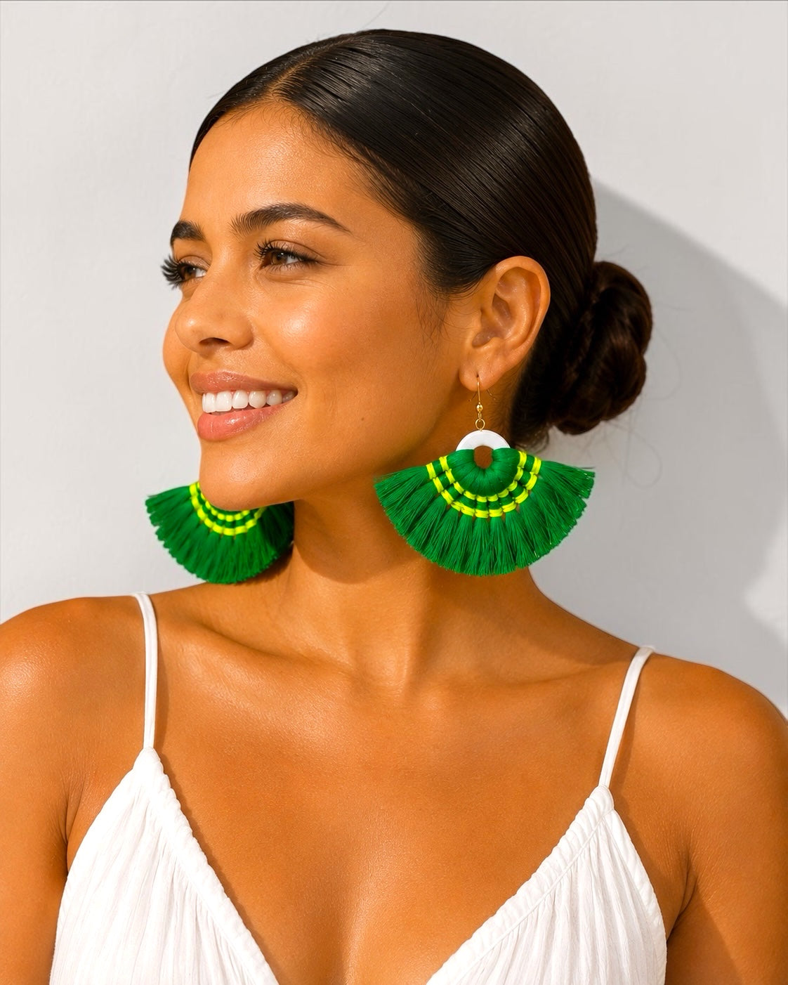 Boucles d'oreilles pendantes bohèmes vertes à pampilles – Bijou fait main tendance pour festival d'été
