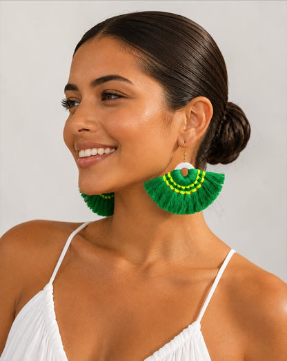 Boucles d'oreilles pendantes bohèmes vertes à pampilles – Bijou fait main tendance pour festival d'été