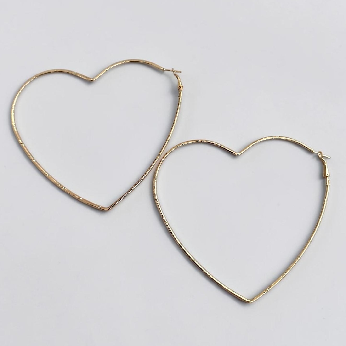 Übergroße herzförmige Statement-Creolen – Gold &amp; Silber Fatisha Boutique