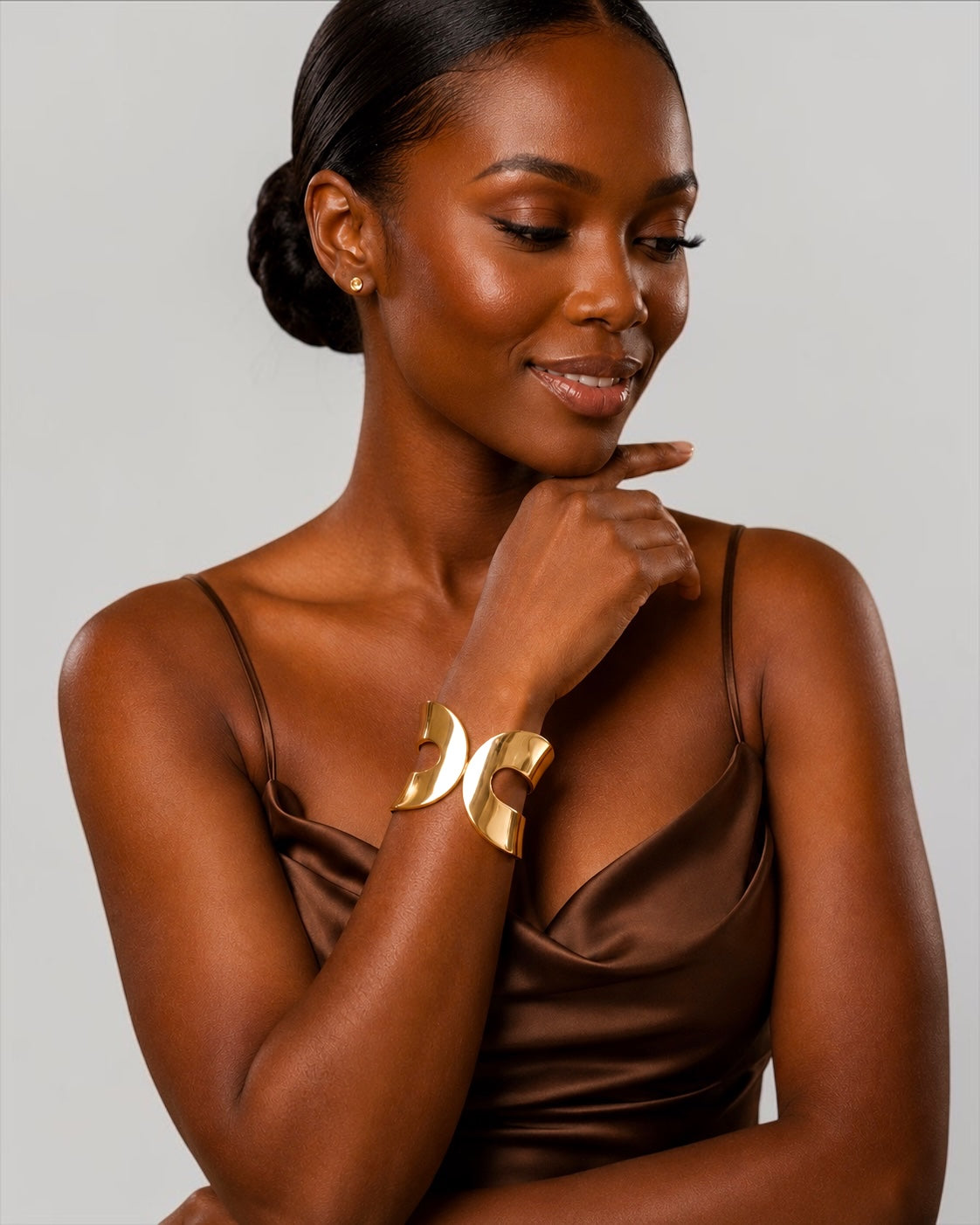 Moderner durchbrochener Armreif – Auffälliges Statement-Armband in Gold und Silber für Damen Fatisha Boutique