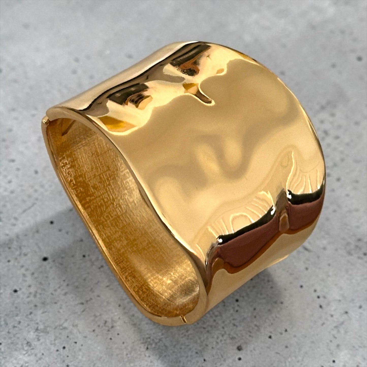 Bracelet manchette large classique en métal – Jonc audacieux en or ou argent Fatisha Boutique