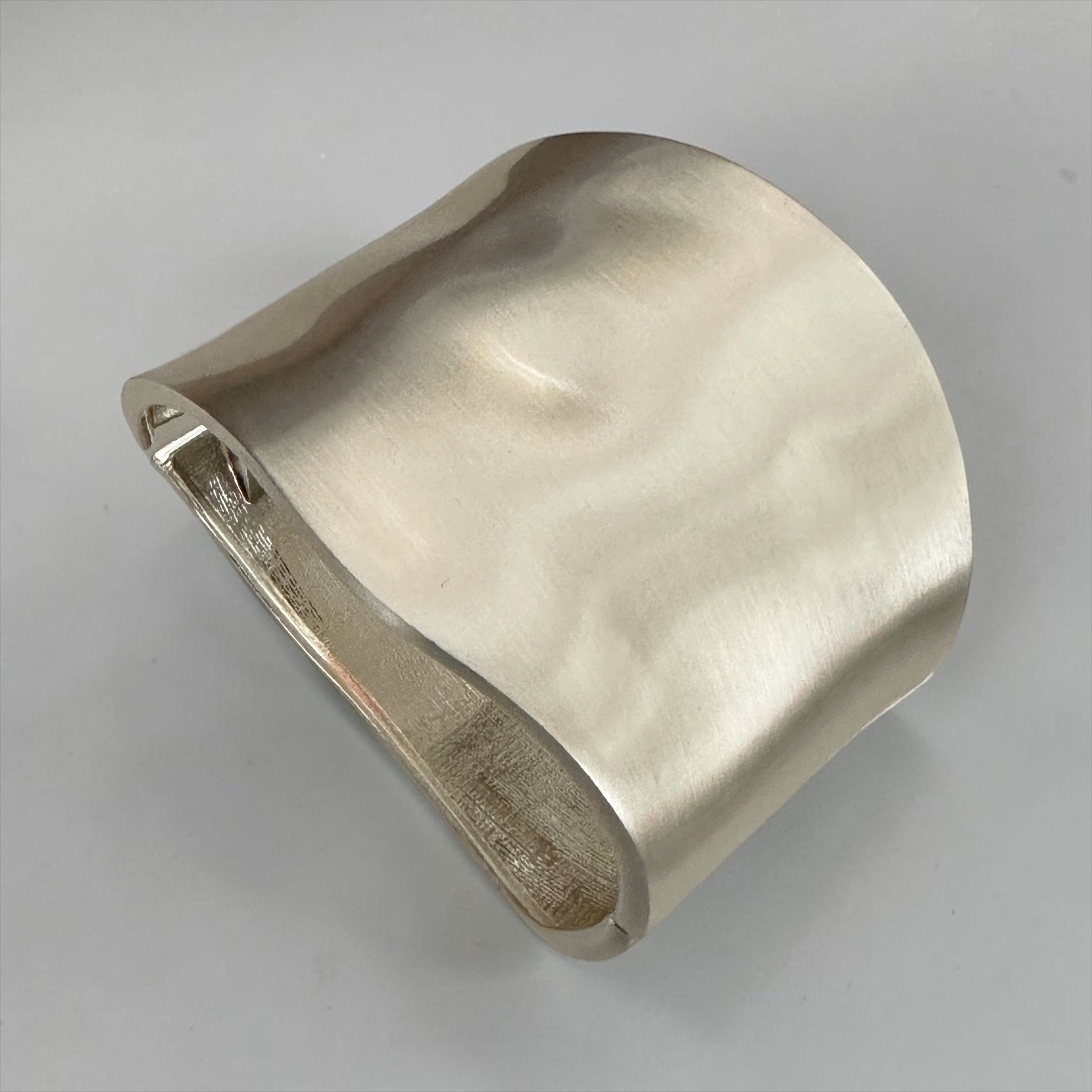 Bracelet manchette large classique en métal – Jonc audacieux en or ou argent