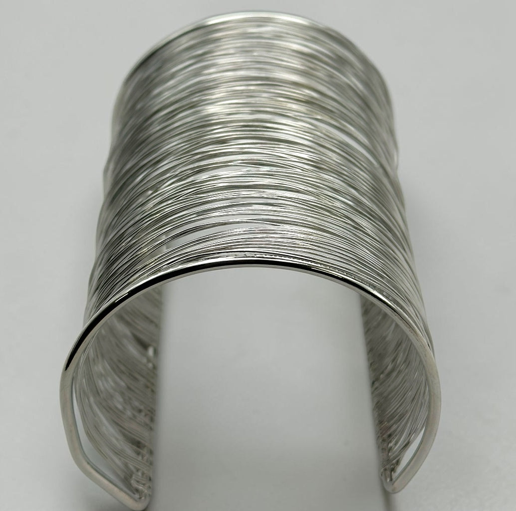 Breite Drahtarmreifen - Statement-Armbänder in Gold und Silber